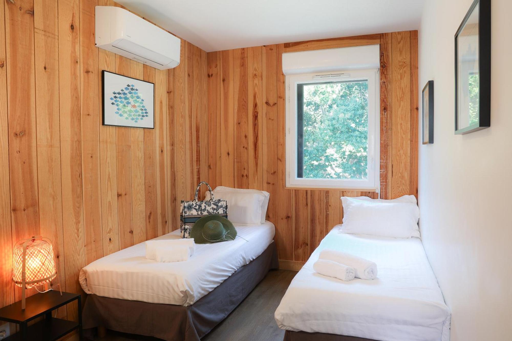 Les Du Ferret Apartment *